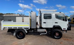 4x4 Crew Cab Tipper Truck 1