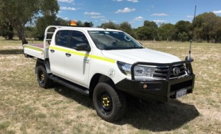 Toyota Hilux Dual Cab Tray Back Ute 1