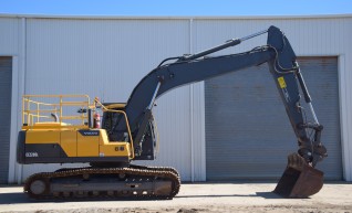 Volvo EC220Dl excavator 1