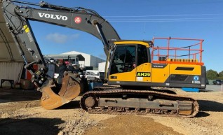 Volvo EC300D 30t Excavator 1