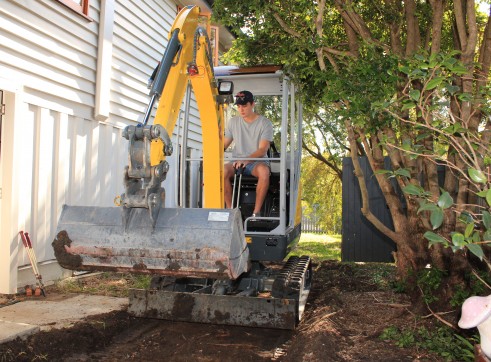 1.6 Tonne Mini Excavator 2