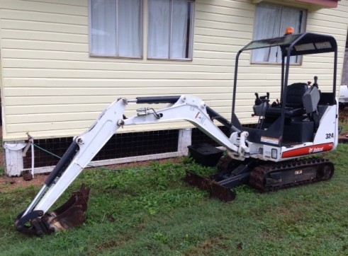 1.6T Bobcat Mini Excavator 2