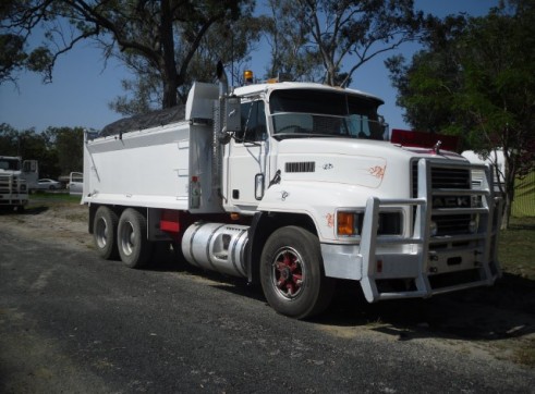 10m Tandem Tippers for hire 2