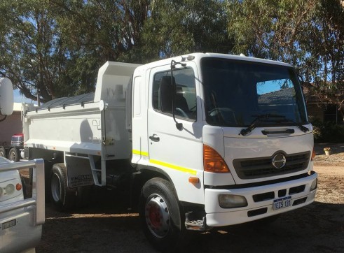 10t Hino Tipper 4