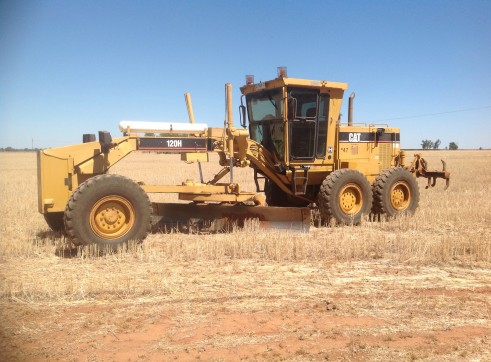 120H Caterpillar Grader 1