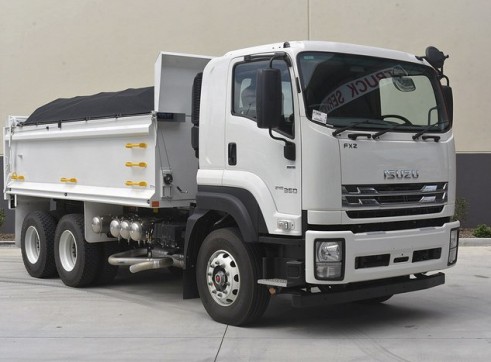 12T Isuzu Tipper w/Super Dog