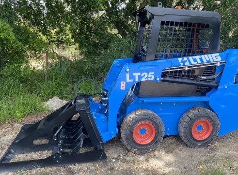 1.3T Wheeled Skid Steer 6