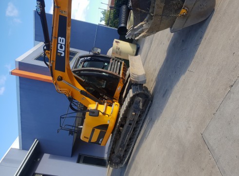 14 Tonne Excavator - Dry Hire 4