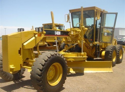 140H grader for hire 1