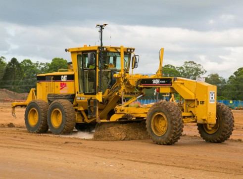 140H Grader w/14FT Blade