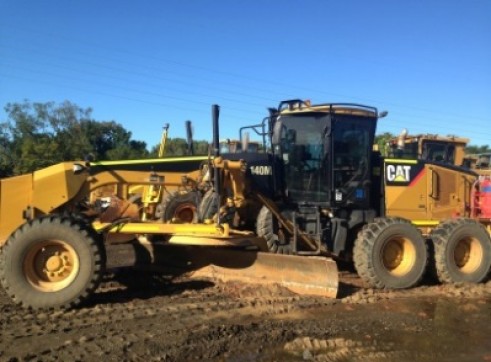 140M Caterpillar Grader 1