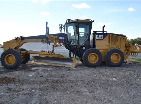 140M Caterpillar Grader