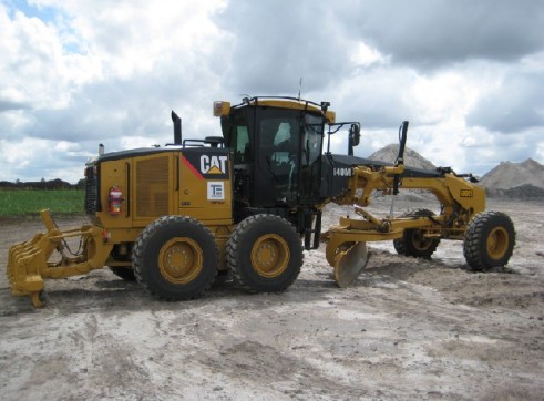 140M Caterpillar Grader