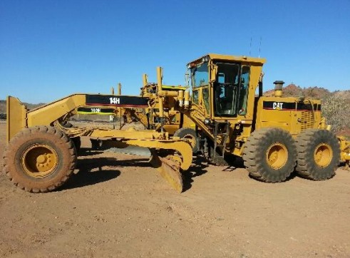 14h grader with operator