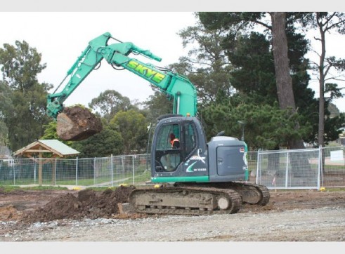 14Tonne Kobelco Excavator 1