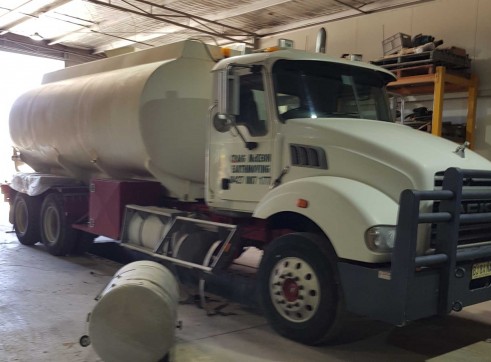 16,000L Mack Water Truck 1