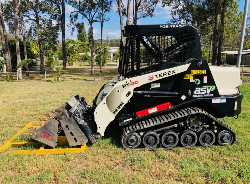 1.6T Posi-Track, Bobcat, Skid Steer. Tight access machines 2