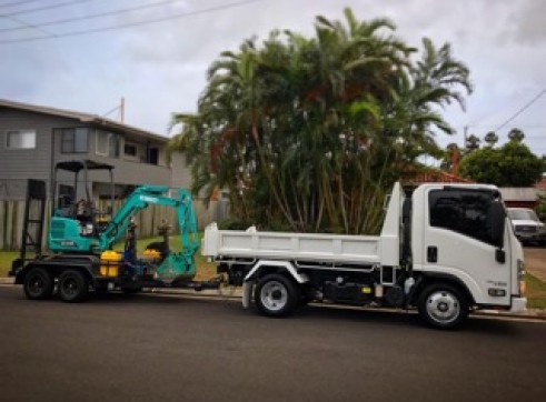 1.7T Kobelco Mini Excavator 1