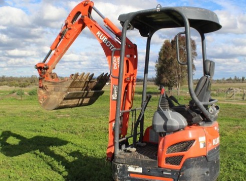 1.7T Kubota Excvator 2