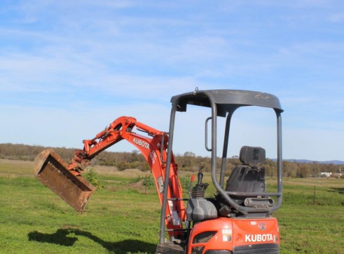 1.7T Kubota Excvator 7