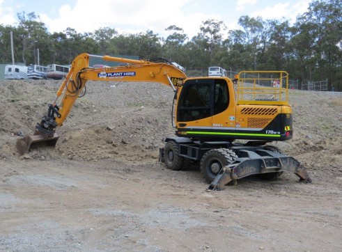 17T Wheeled Excavator 2