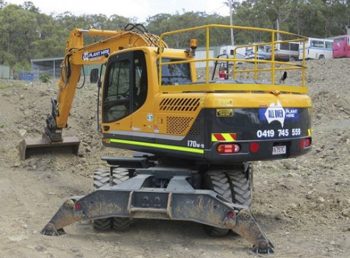 17T Wheeled Excavator 3