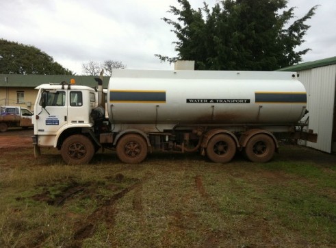 1995 8 Wheeler Acco Water Truck 1