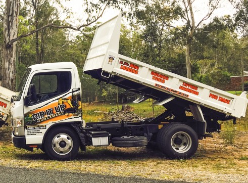 2T Mitsubishi Fuso Canter Tipper 2