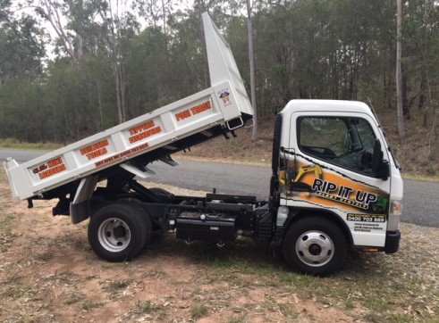 2T Mitsubishi Fuso Canter Tipper 3