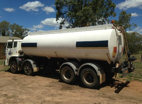 2000 8 Wheeler Acco Water Truck 2