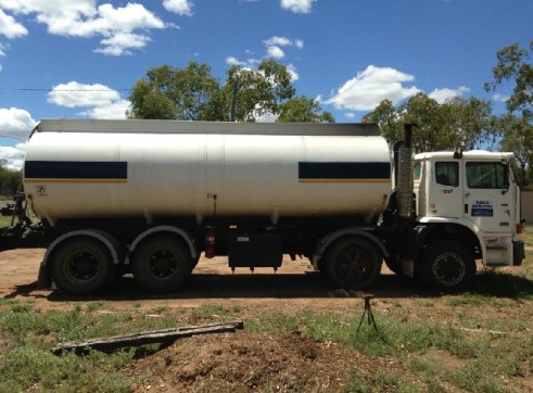 2000 8 Wheeler Acco Water Truck 3