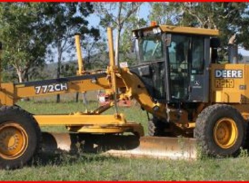 2002 John Deere JD772 1