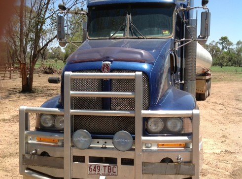 2002 Kenworth T604 2