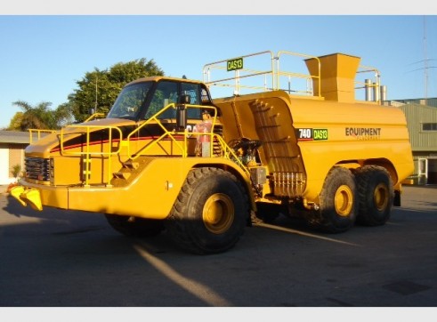 2005 CAT 740 Water Cart (H6630) 1