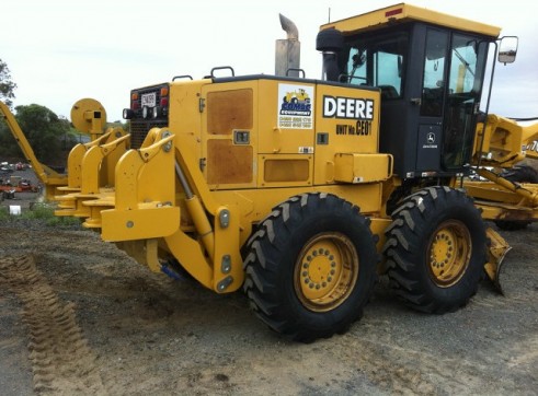 2005 John Deere 770CHII Grader 1