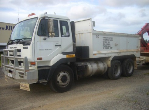 2005 Nissan UD 10m tipper 1