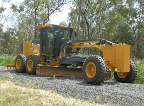 2011 John Deere 770GP 1