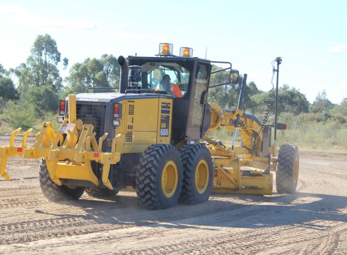 2011 KOMATSU GD655-5 Grader 2