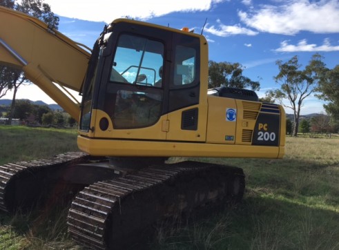 2011 Komatsu PC200-8NI 2