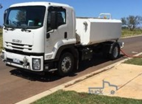 2017 Isuzu 165-300 8,000lt Water Truck 