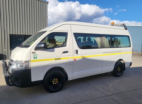 2017 Toyota 4X4 Bus 3