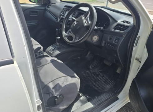 2021 Mitsubishi triton 4