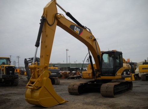 20T CAT Excavator with attachments low hrs late model