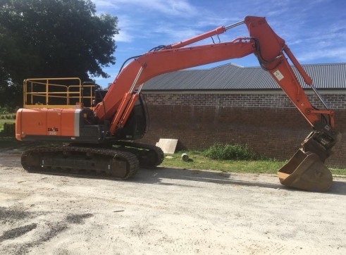 20T Hitachi Excavator 3