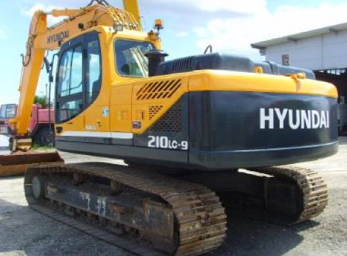 21T Hyundai 210-9 Excavator 1