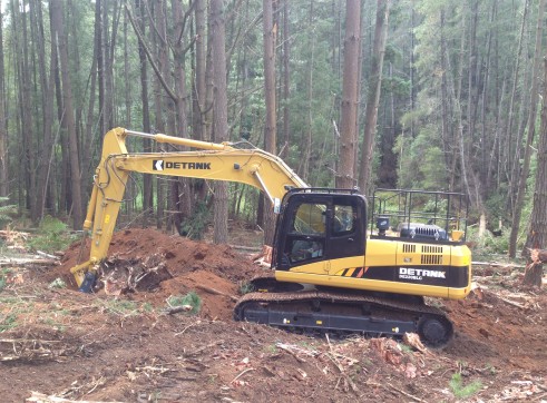 22 Tonne Excavator 1
