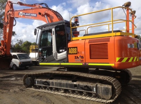 24T ZX240LC Hitachi Excavator 3