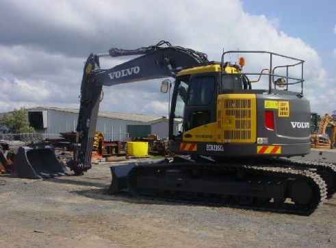 25.5T Volvo 235ECL Excavator 1