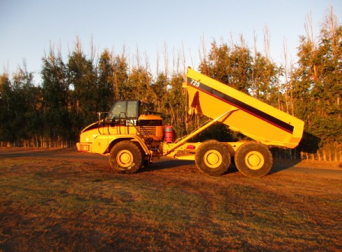 25T Cat 725 Dump truck Moxy for dry hire Available NOW