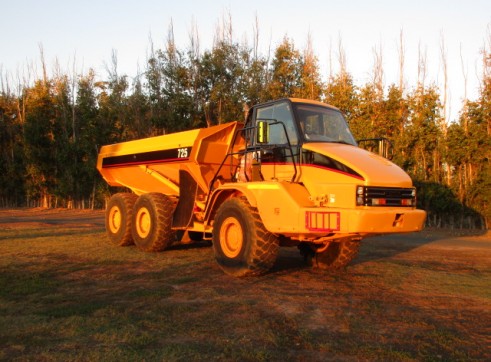 25T Cat 725 Dump truck Moxy for dry hire Available NOW 4